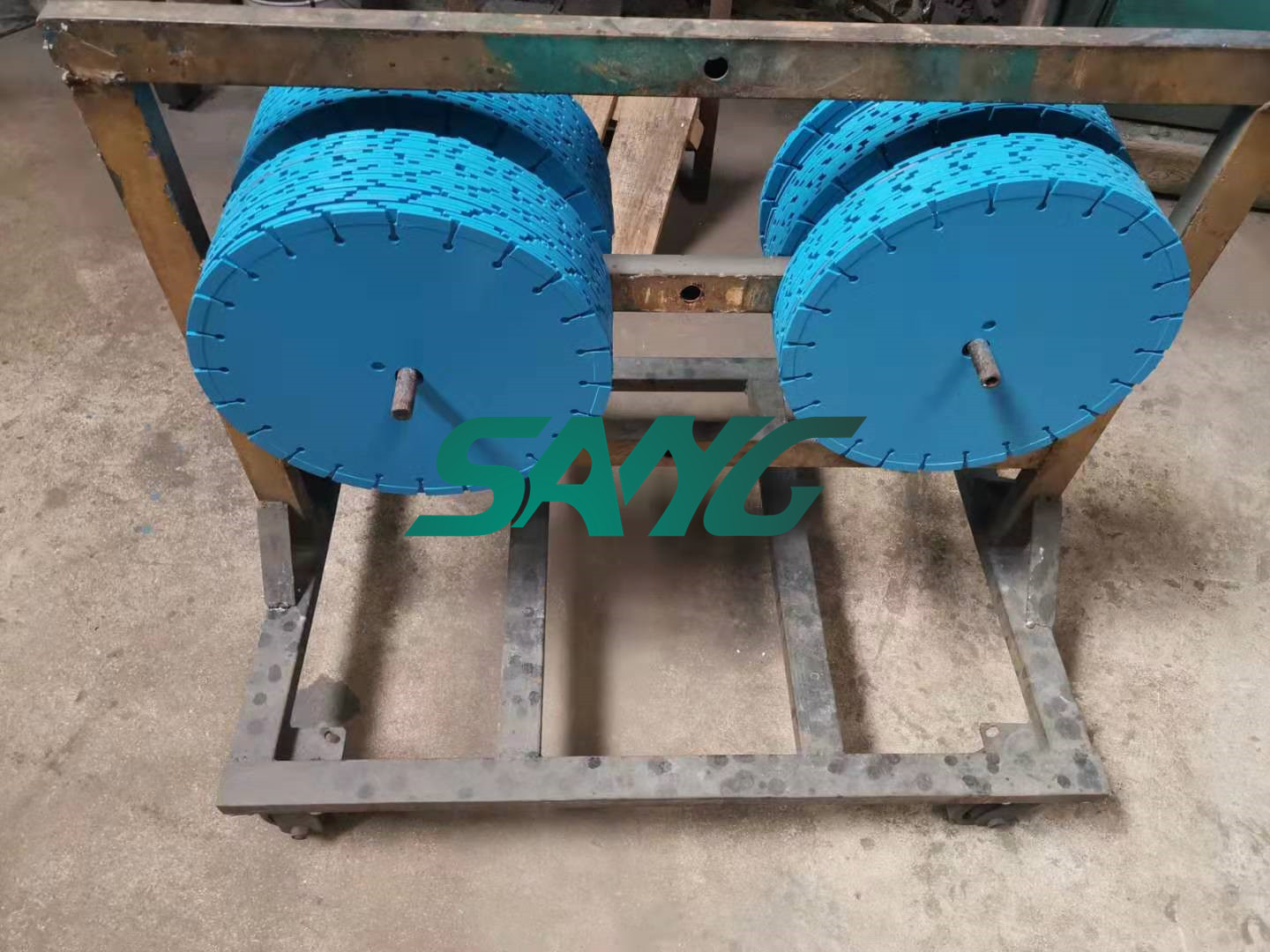 Wide slot diamond saw blade
