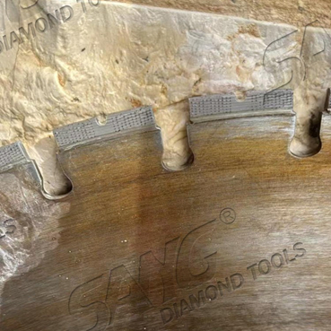 مطالعه موردی مشتری | تیغه اره‌های دیواری ARIX سگمنتی با جوش لیزری ۸۰۰ تا ۱۴۰۰ میلی‌متر از شرکت SANG در بازار اروپا